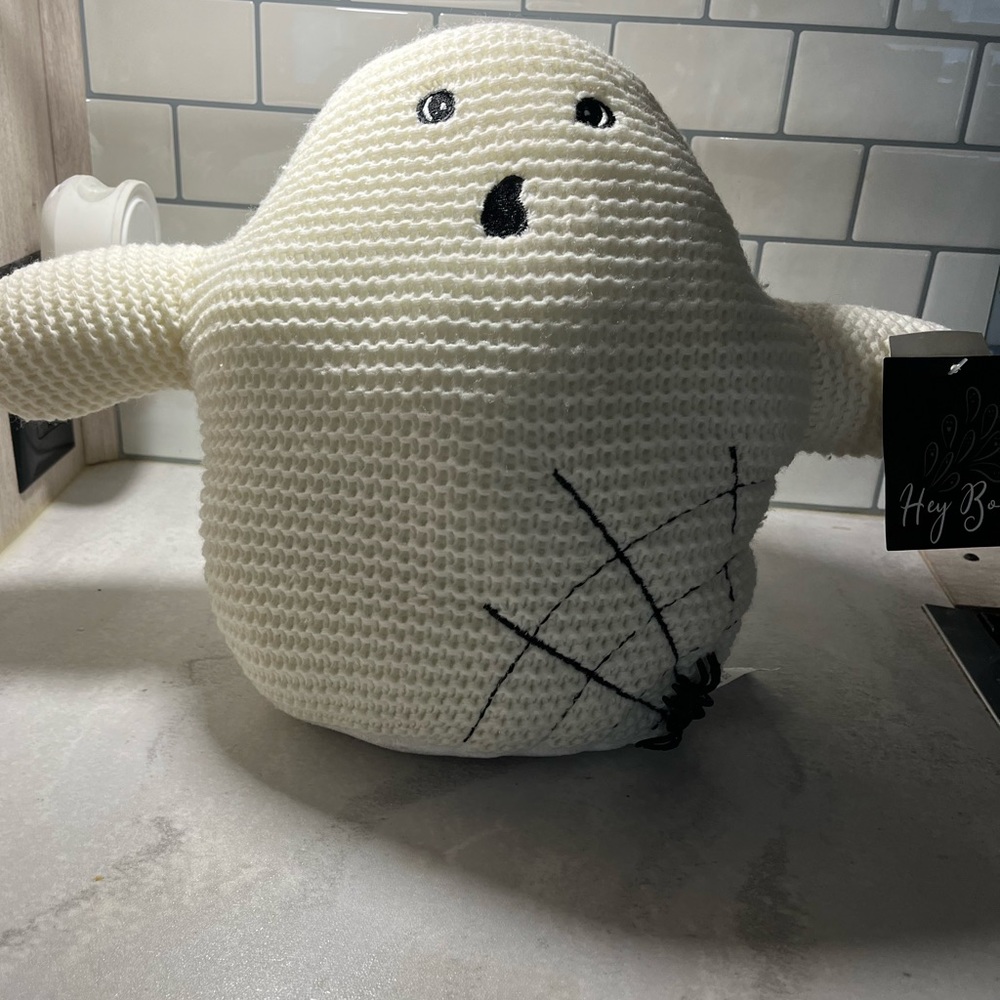 Weighted Ghost with spider friend